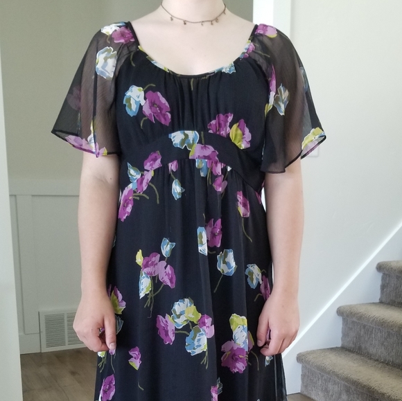 Dress - Picture 2 of 8